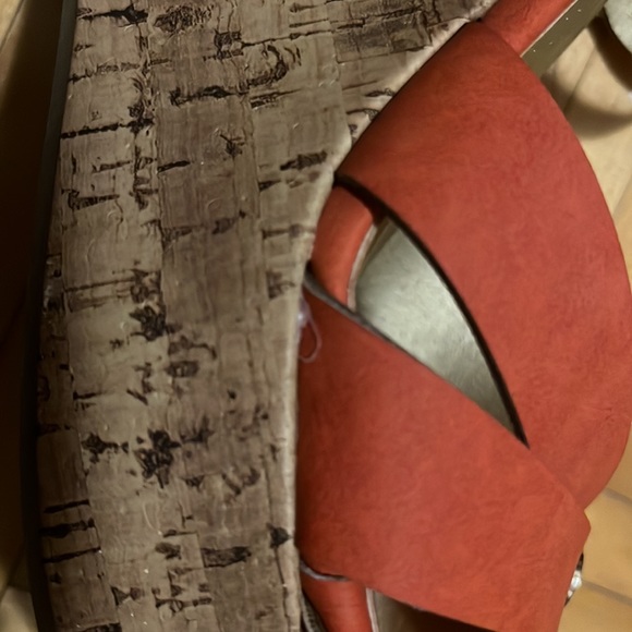 GUESS NEW Dayva platform sandal - Picture 11 of 16